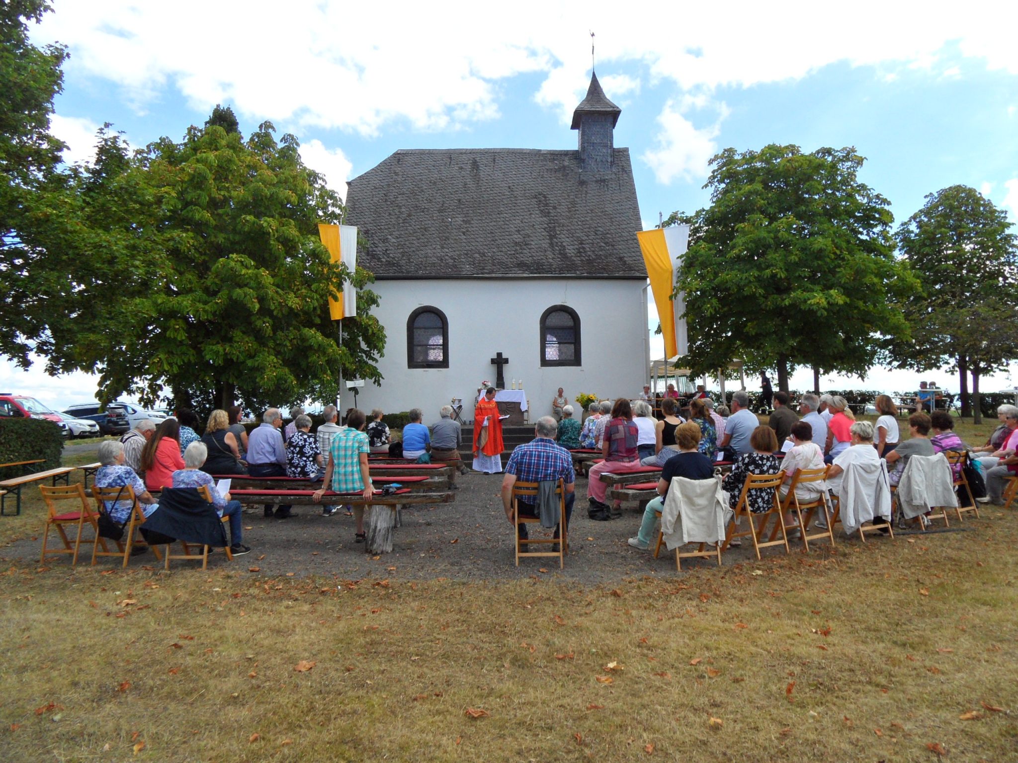 Fest für die Renovierung der HeiligKreuzKapelle bei Mertloch RLP